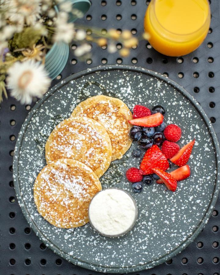 Sanderson Λονδίνο Εξωτερικό φωτογραφία Pancakes with fruit