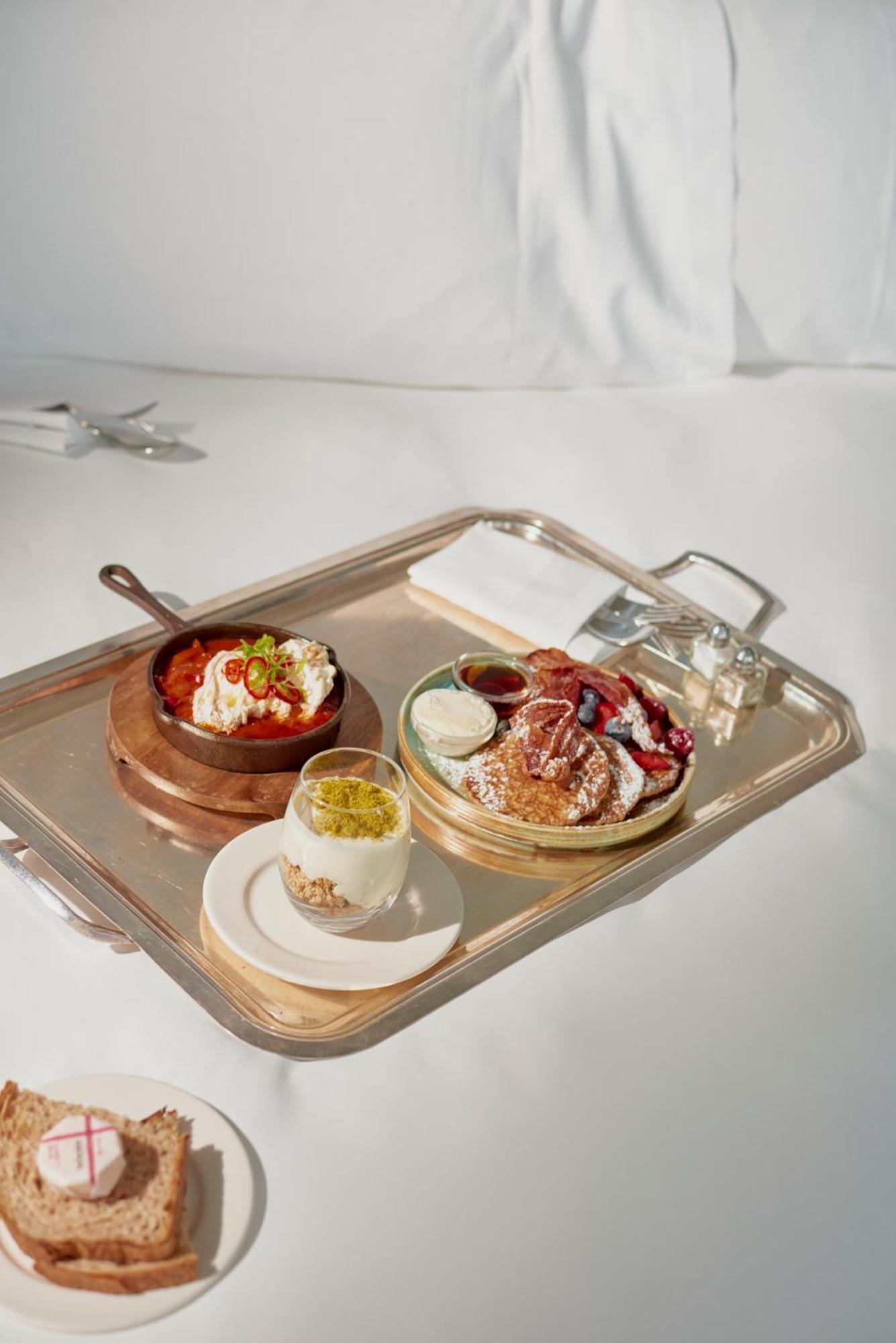 Sanderson Λονδίνο Εξωτερικό φωτογραφία A breakfast tray