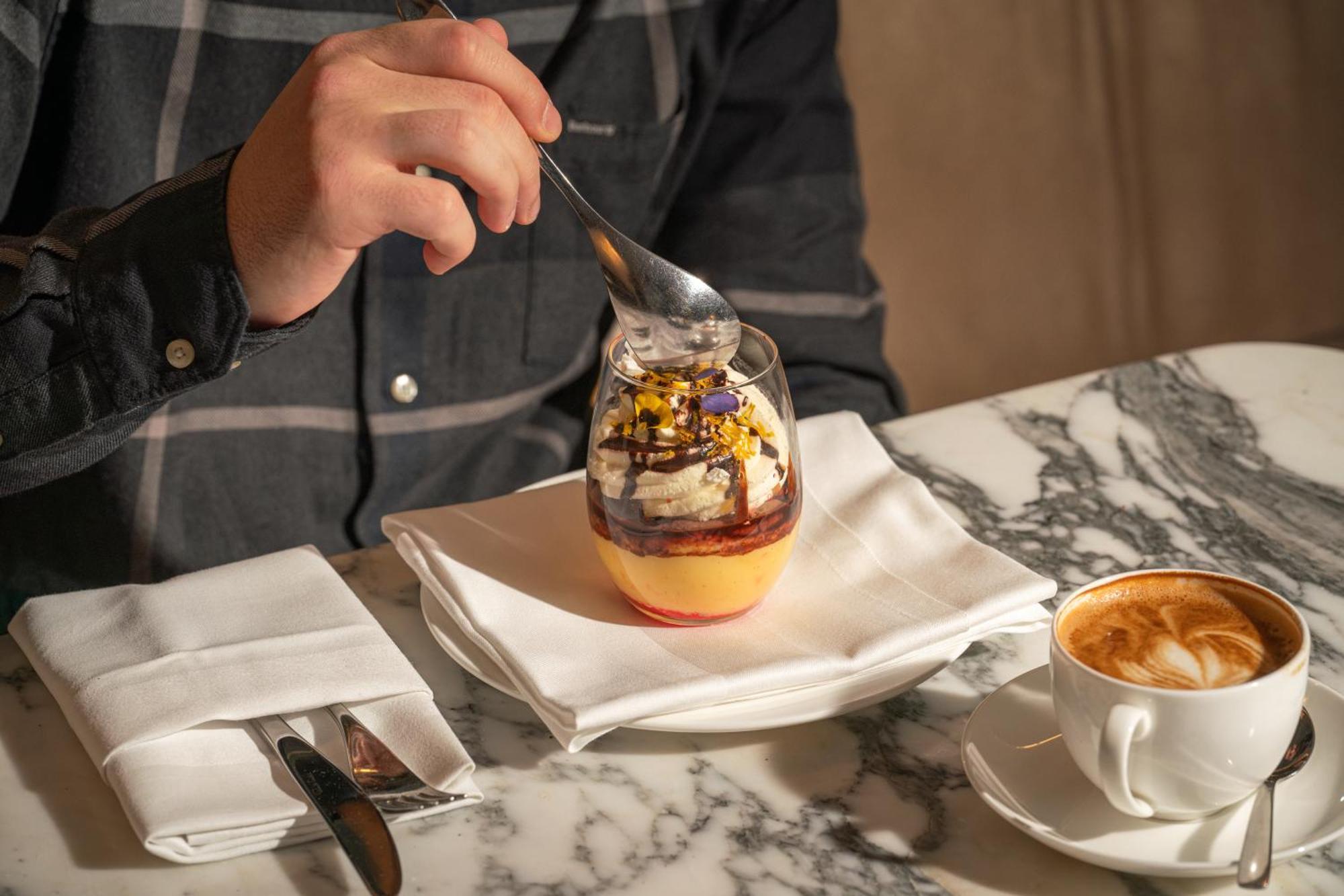 Sanderson Λονδίνο Εξωτερικό φωτογραφία A man eating a dessert
