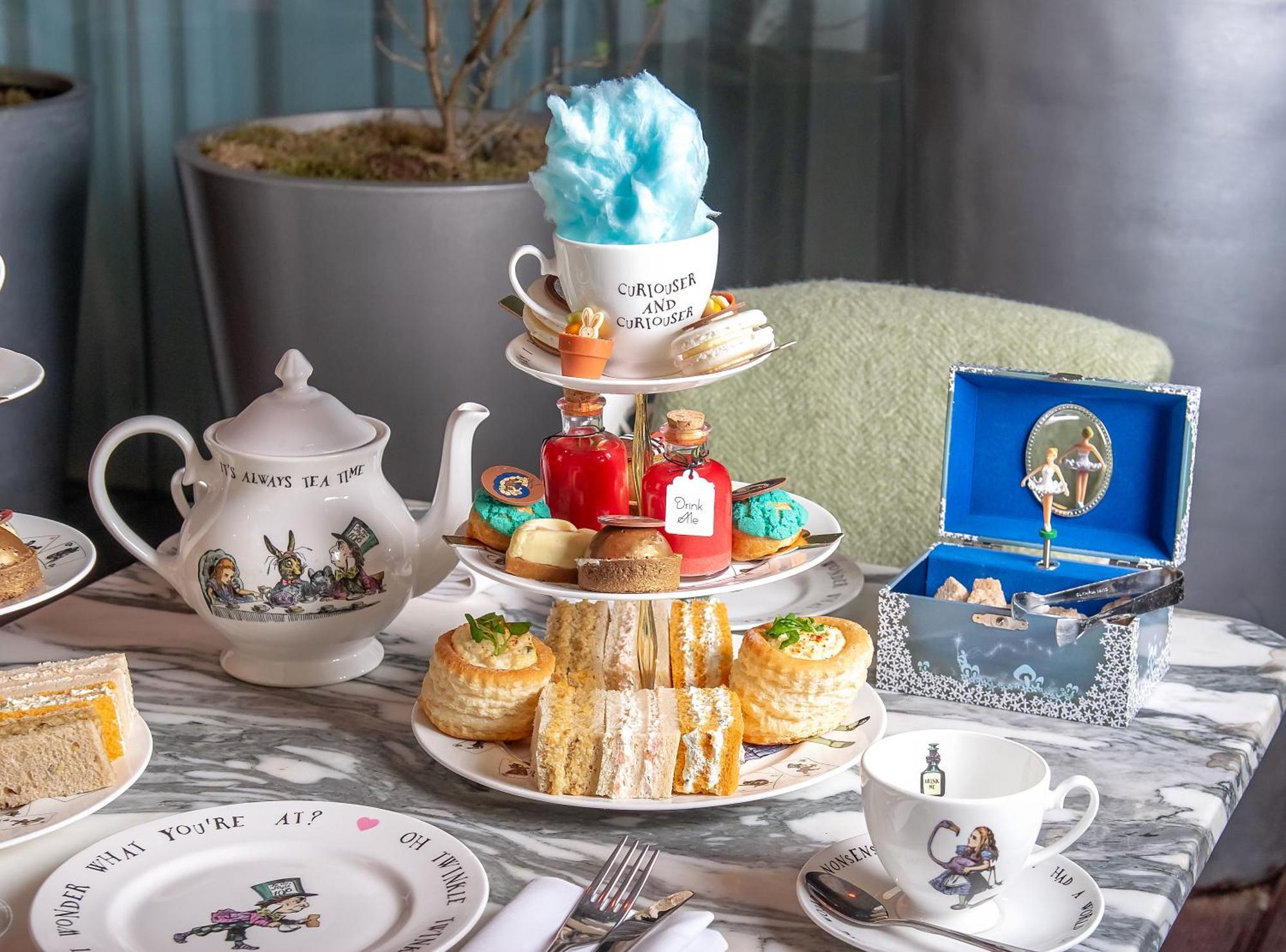 Sanderson Λονδίνο Εξωτερικό φωτογραφία Afternoon tea at the St Pancras Renaissance Hotel, London